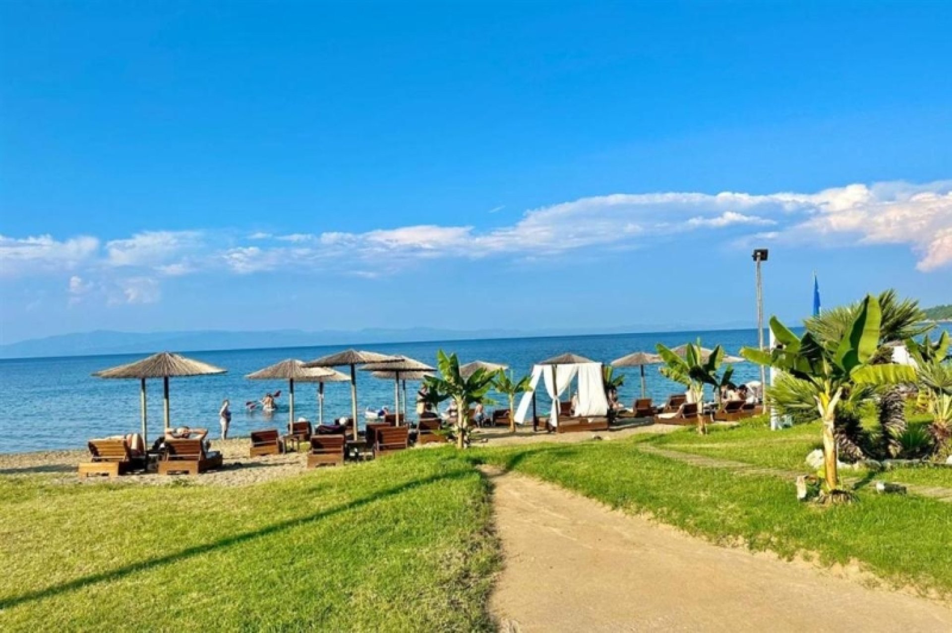 Villa Paliouri Shoreline – A Seaside Retreat Just 60m From the Beach — 1