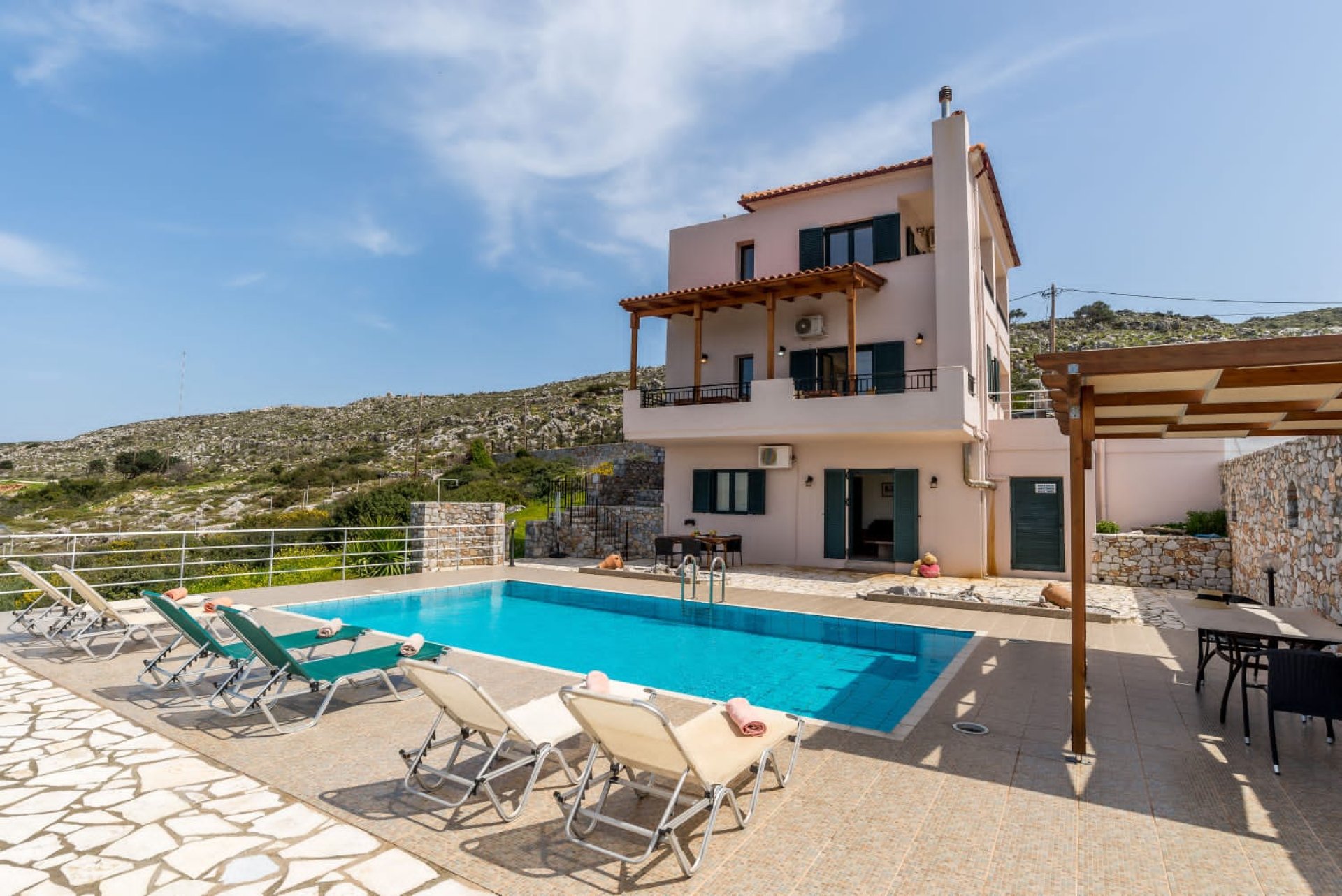 A Peaceful 3 Bedroom Villa with Beautiful Sea Views — 1