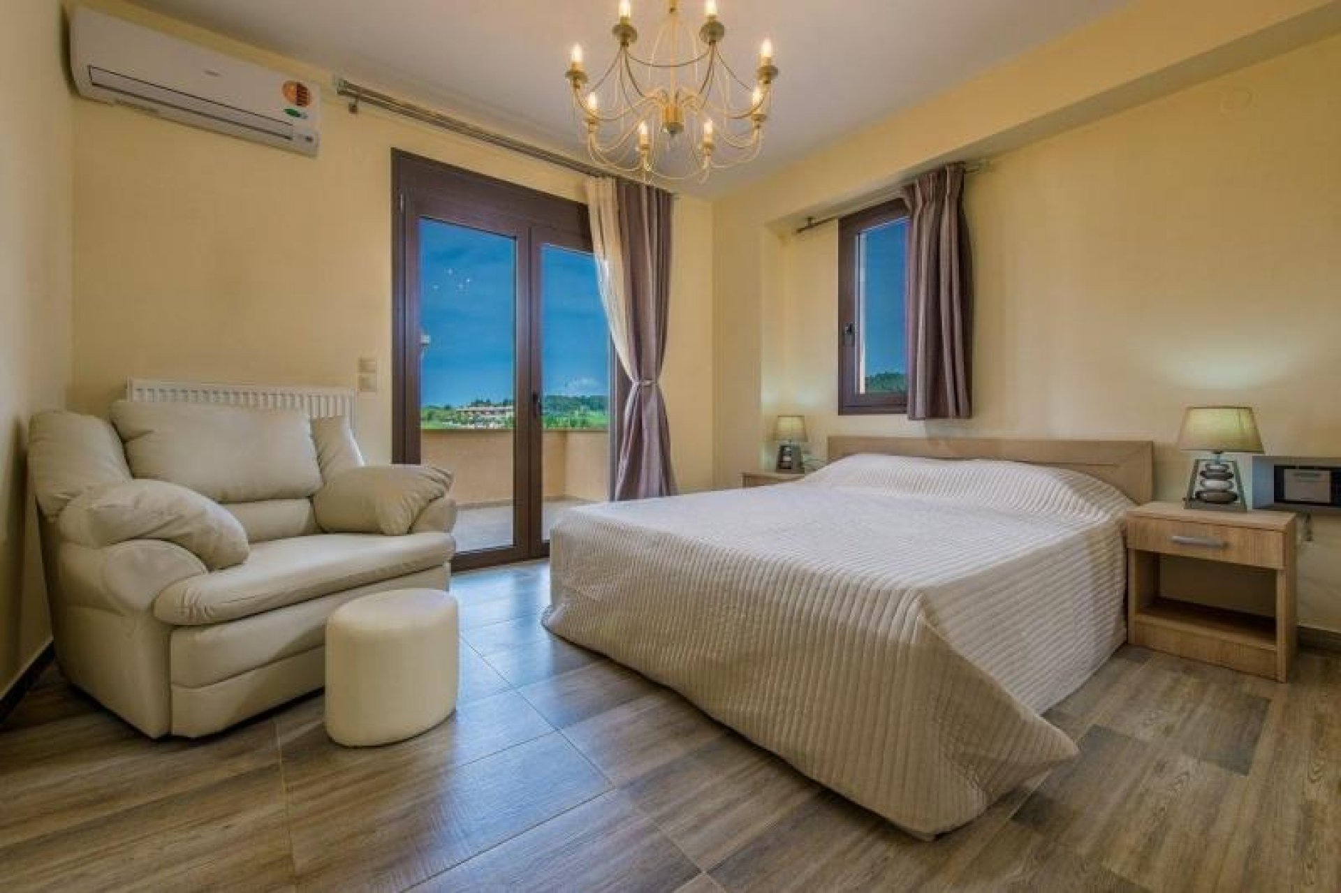 Elegant 4-Bedroom Villa with Pool near Sani Resort, Halkidiki — 3