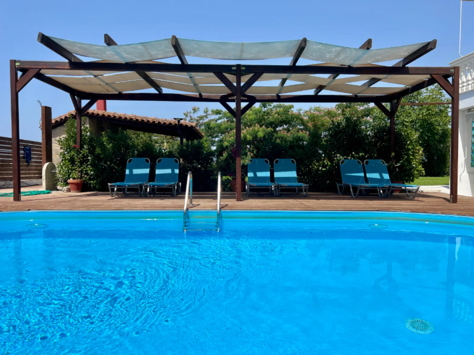 Luxury 6-Bedroom Villa with Pool & Sea View — 3
