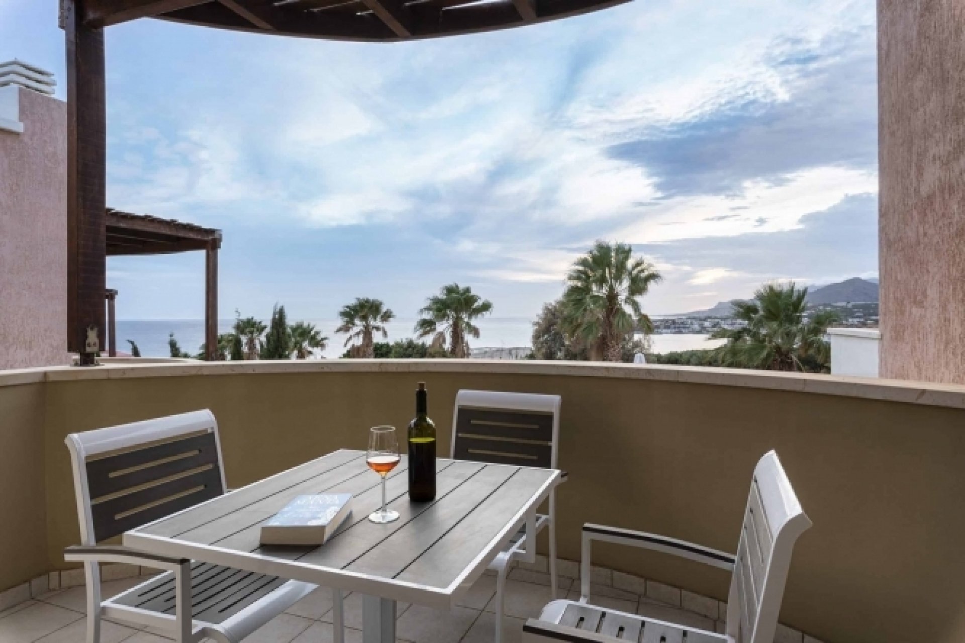 Elegant 4 Bedroom Villa with Pool and Sea View, Just 120m from the Beach — 4