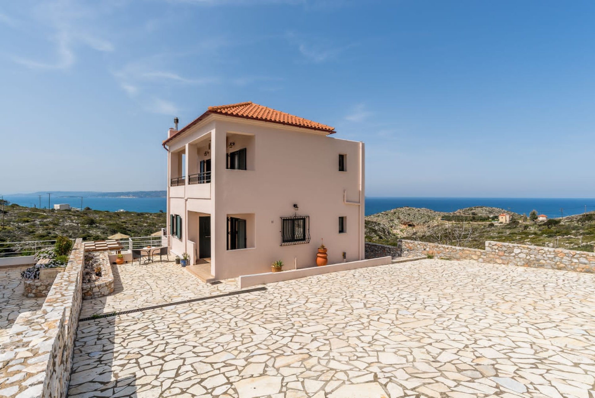 A Peaceful 3 Bedroom Villa with Beautiful Sea Views — 6