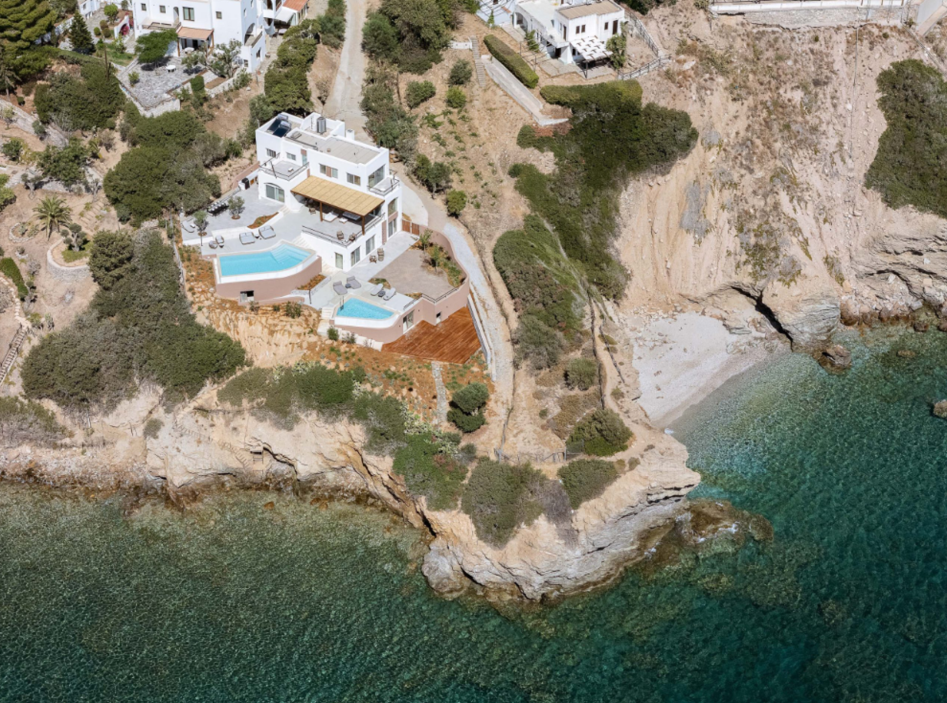 Iconic Seaside Villa with Private Beaches and Panoramic Views in Crete — 6