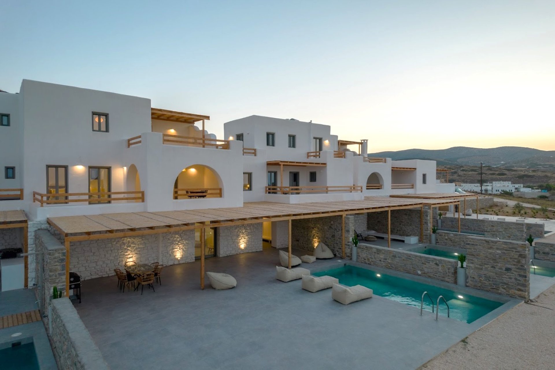 A Luxury Villa Overlooking the Aegean in Paros — 3