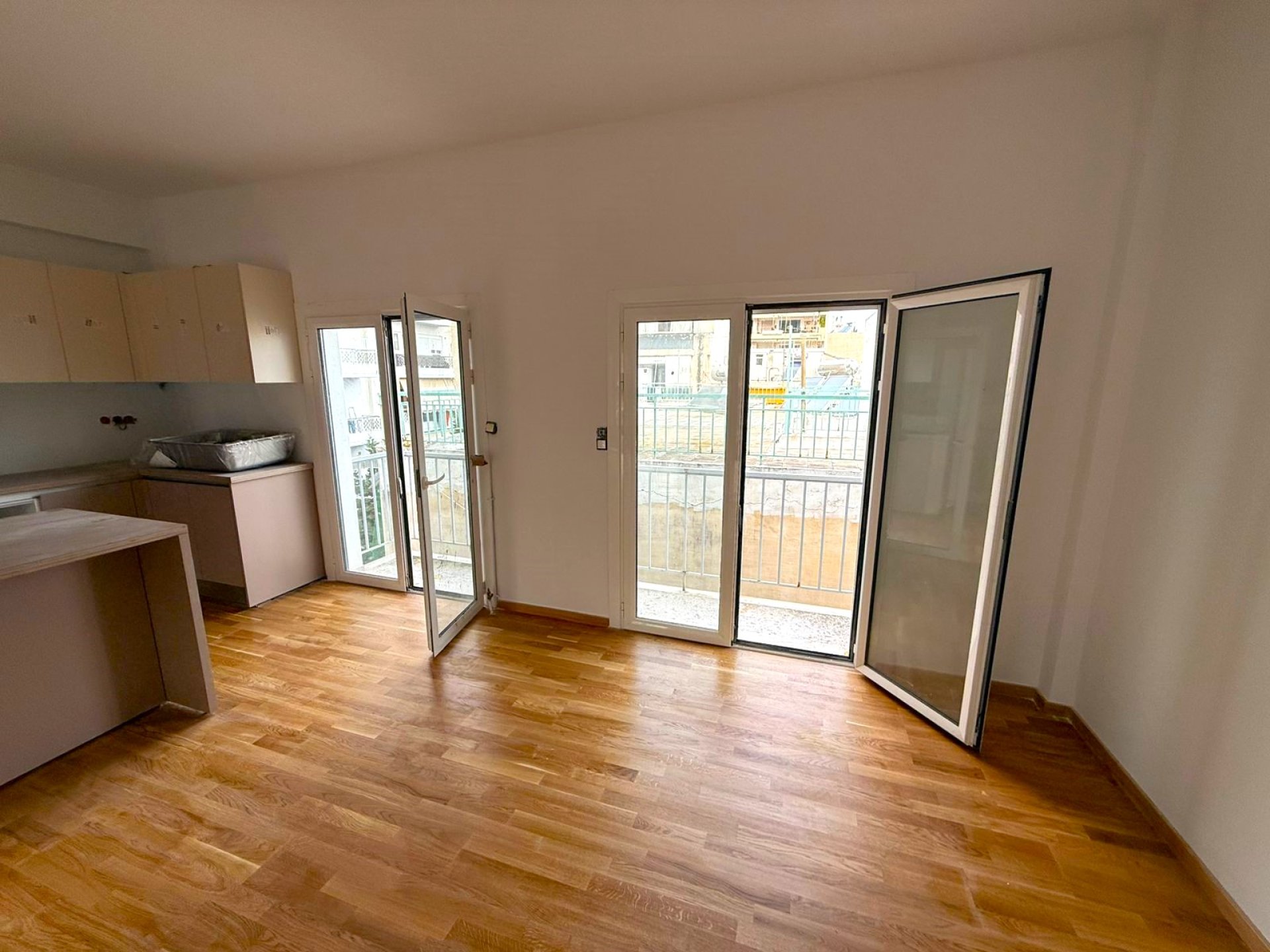 Bright 6th-Floor Apartment with Open Views | Zografou — 1