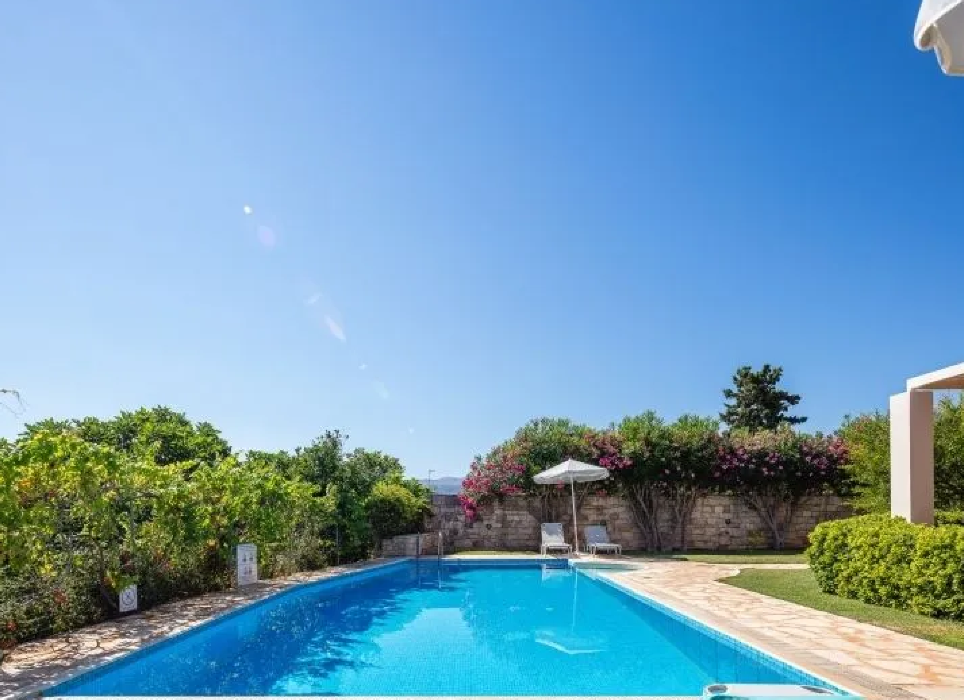 Elegant 3-Bedroom Villa with Private Pool & Garage — 4