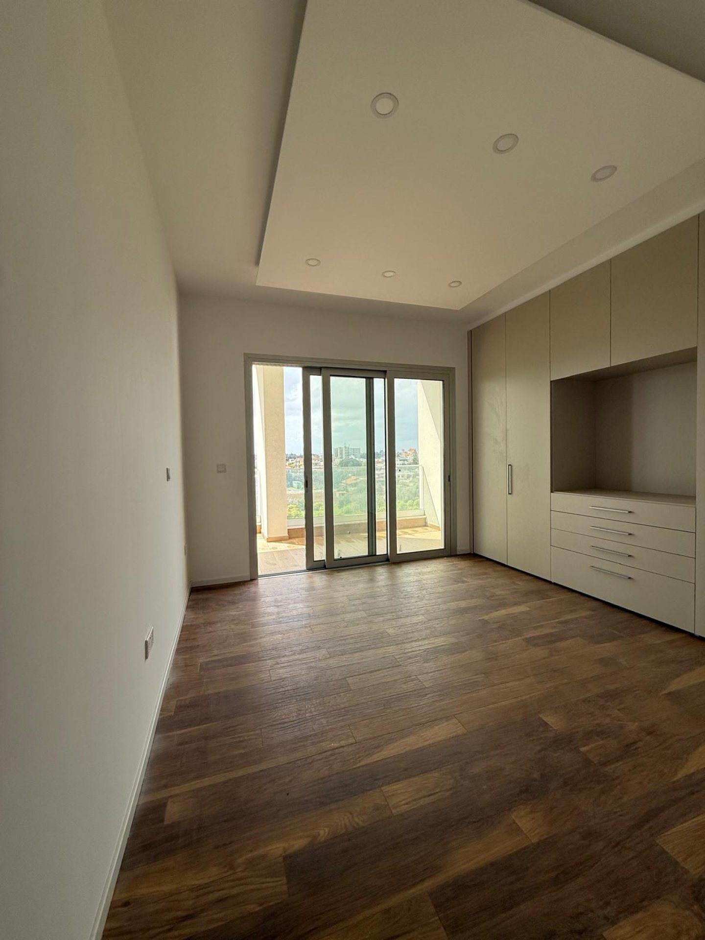 A 3 Bedroom Penthouse with an Extra Studio Unit & Private swimming Pool — 5