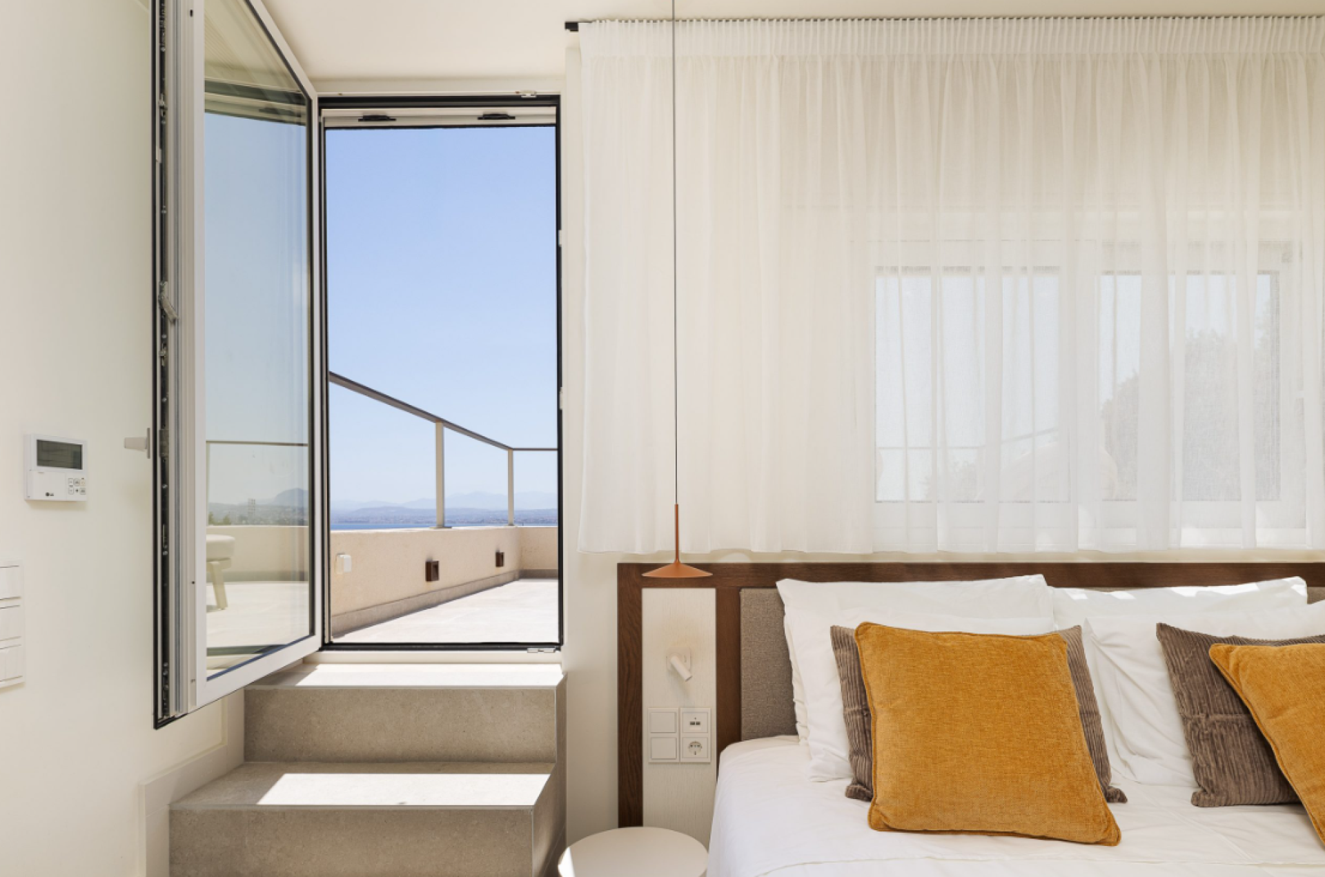 Iconic Seaside Villa with Private Beaches and Panoramic Views in Crete — 3
