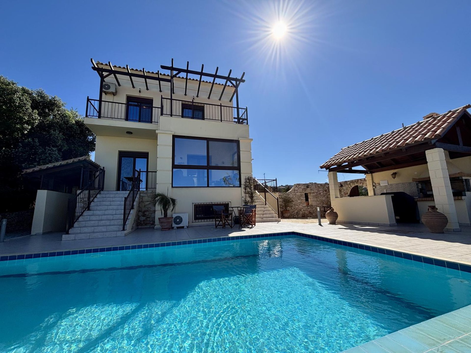 A Spacious Coastal Villa With Sweeping Sea and Mountain Views — 5