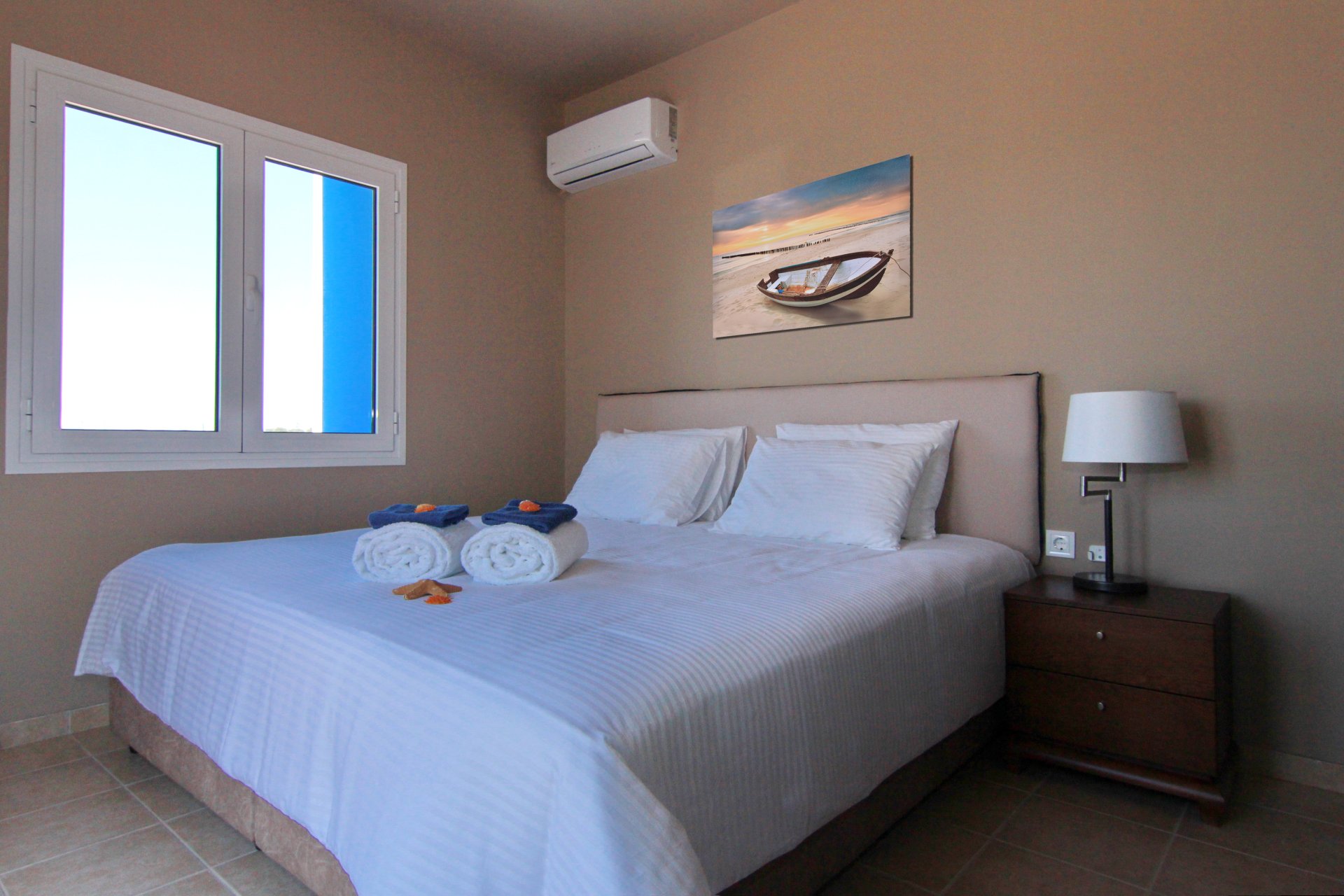 Elegant 3 Bedroom Villa with Sea & Mountain Views — 5