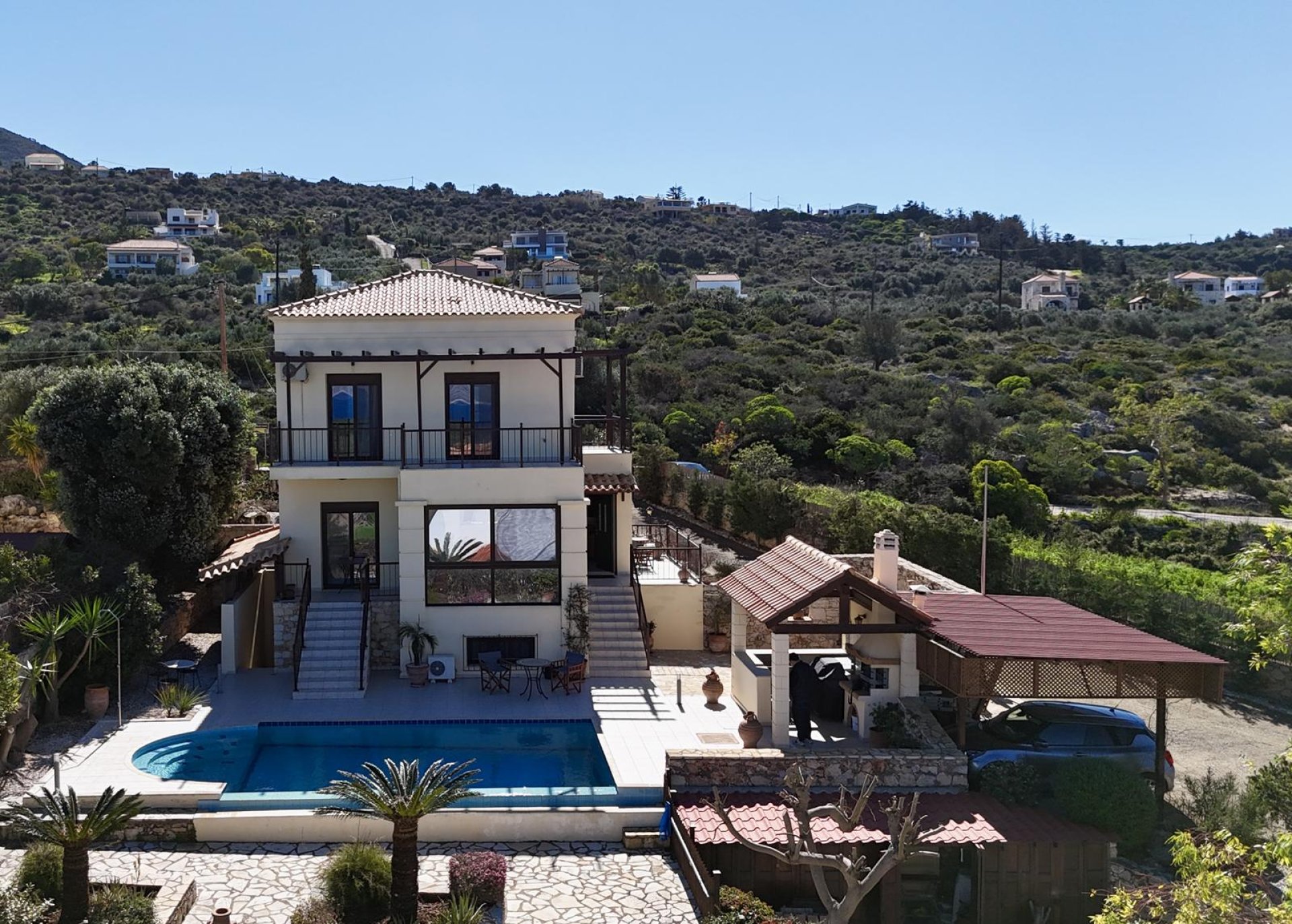 A Spacious Coastal Villa With Sweeping Sea and Mountain Views — 2