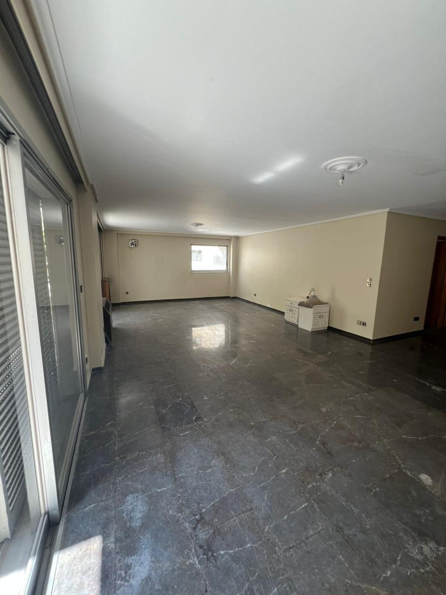 Spacious 3-Bedroom Apartment near the Beach — 4