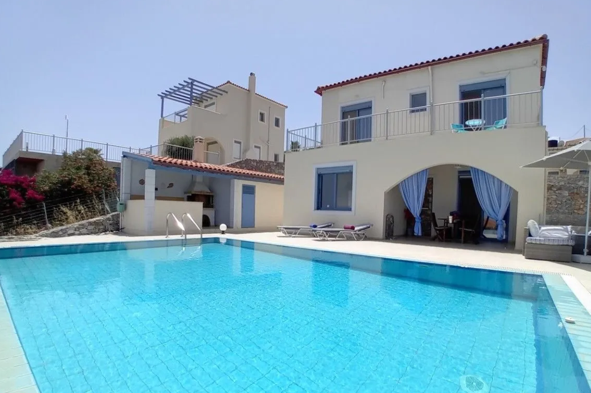 Elegant 2-Bedroom Villa with Infinity Pool & Panoramic Sea Views — 6