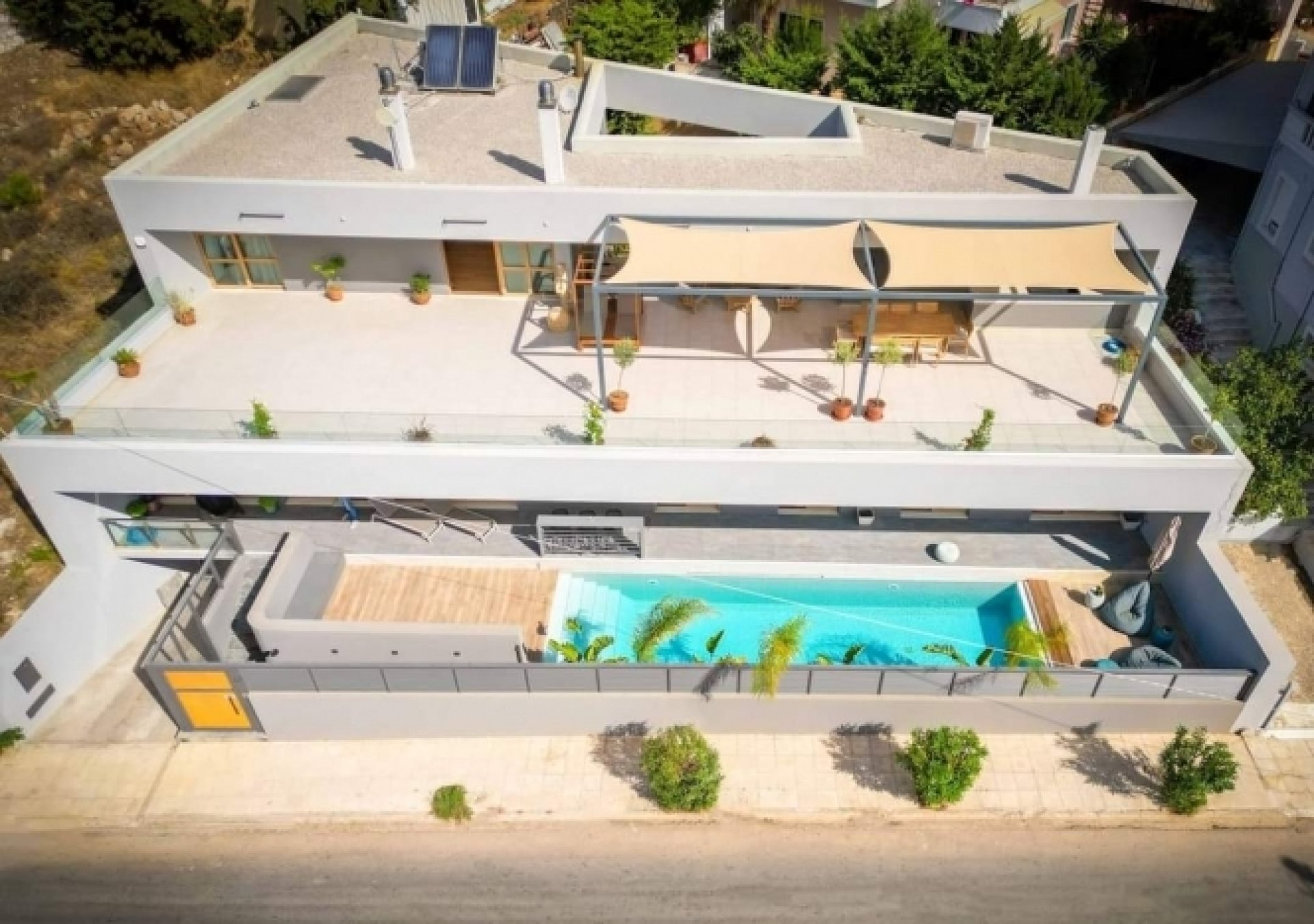 Spacious Luxury Villa with Pool and Panoramic Views — 2