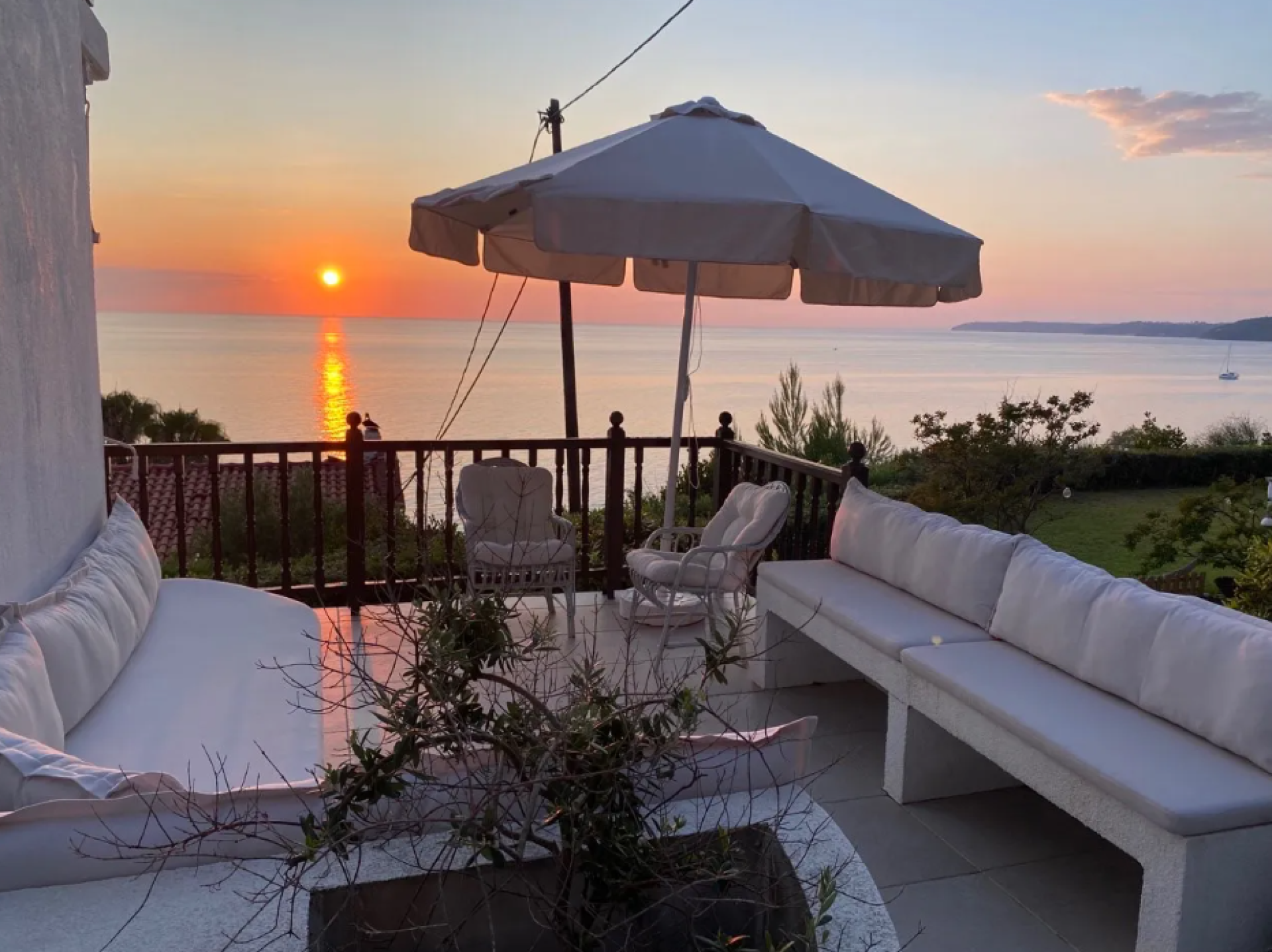 Three-Level Maisonette with Sea Stunning View — 5