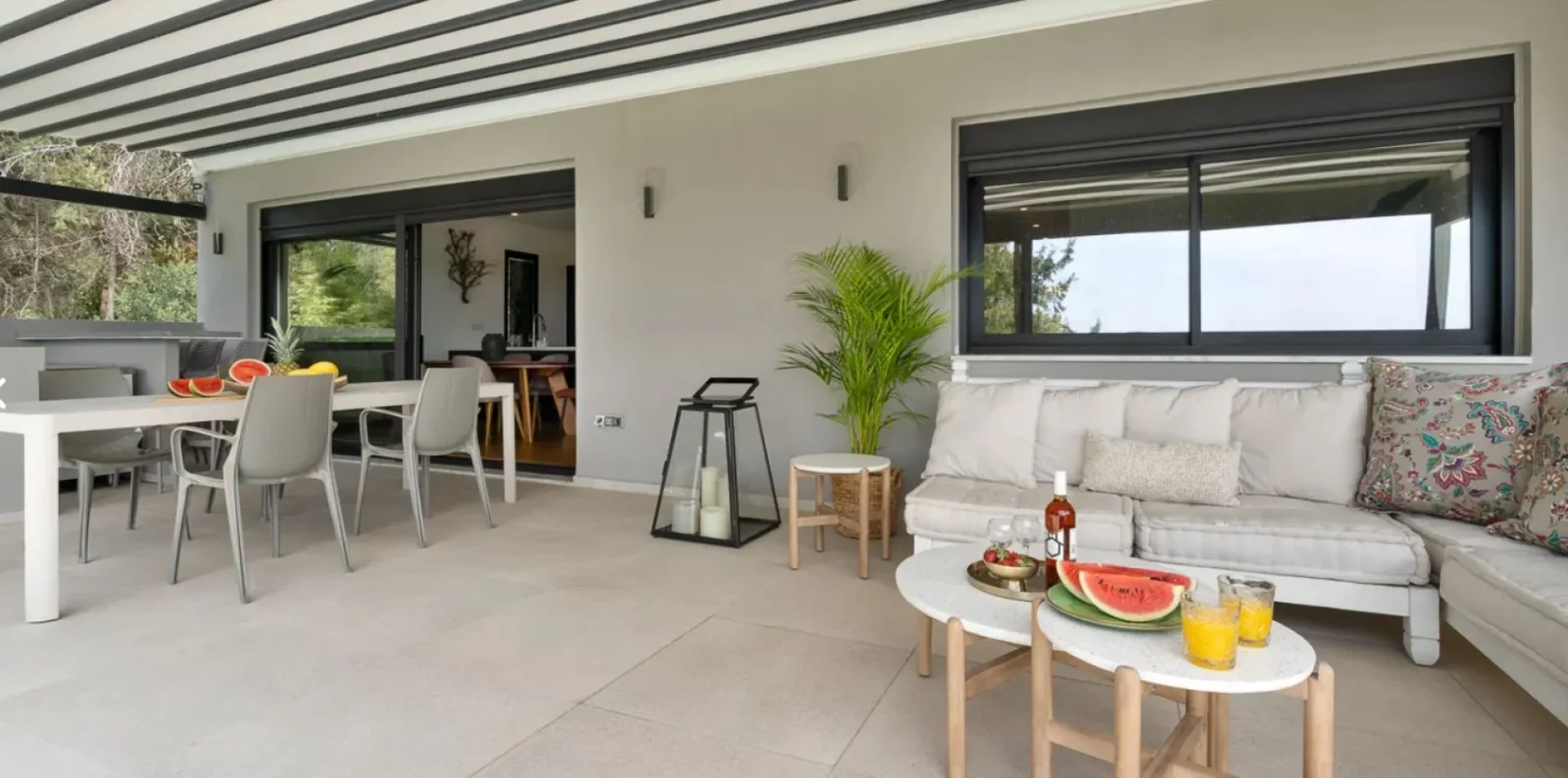 Beautiful 4 Bedroom Bungalow with Sea Views and A Swimming Pool — 2