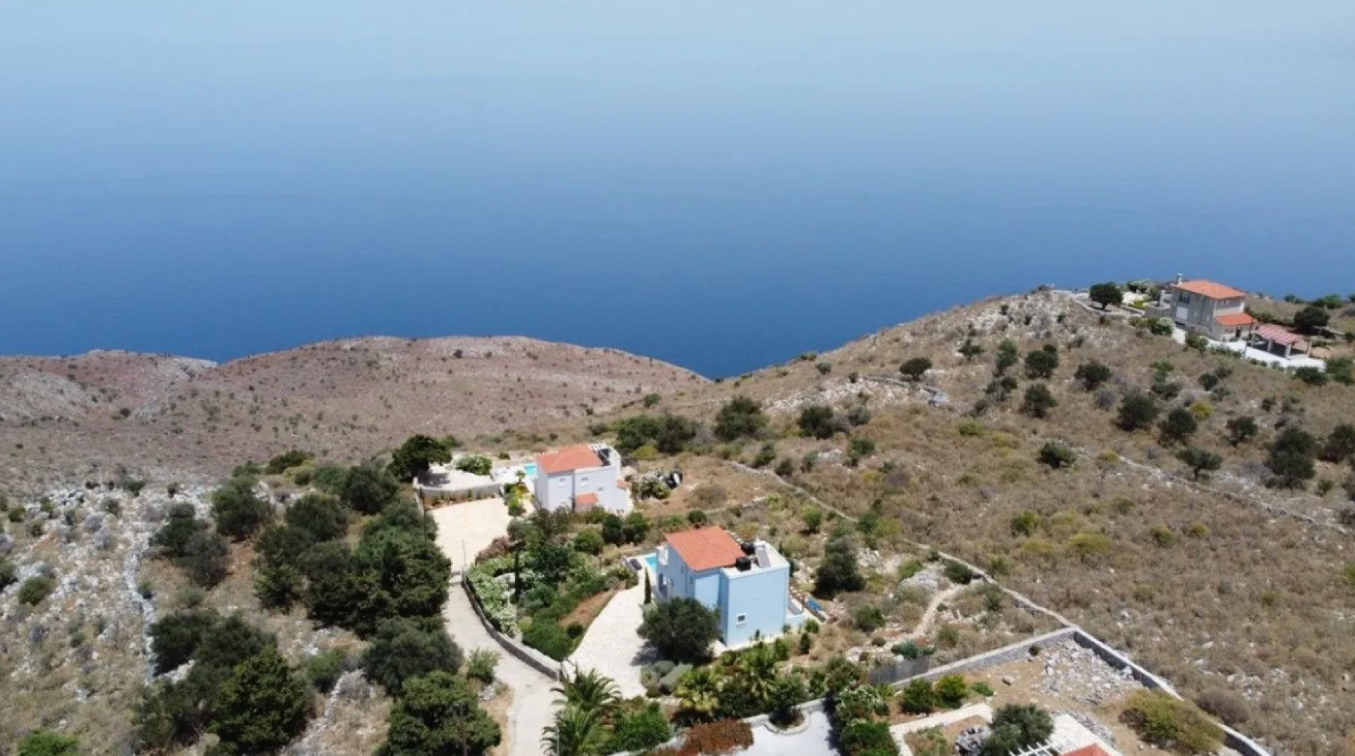 Elegant 2-Bedroom Villa with Infinity Pool & Panoramic Sea Views — 1