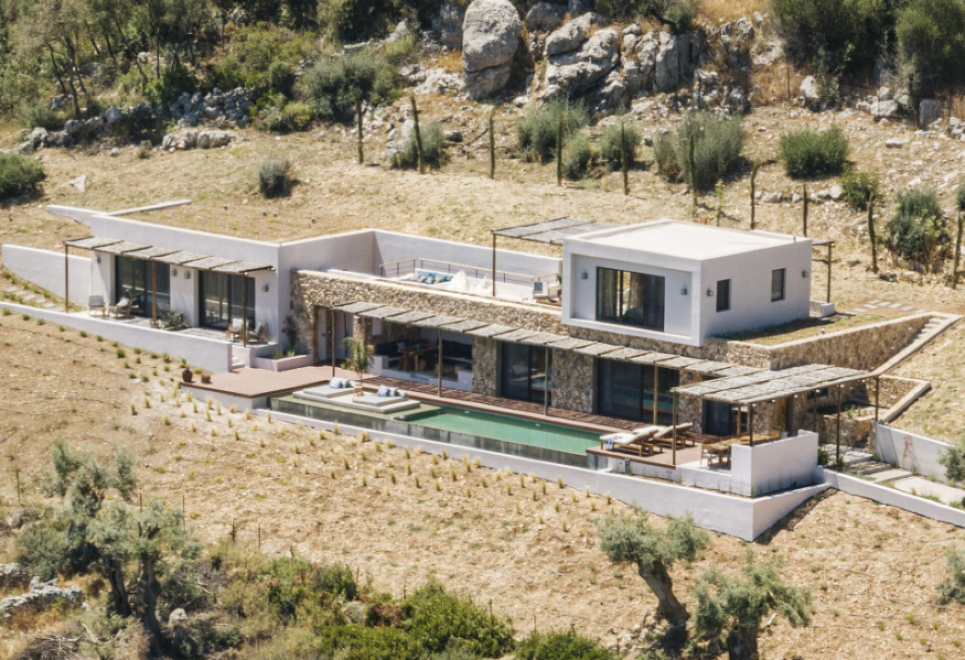 Poros Seascape Estate - Modern 4-Bedroom Villa with Infinity Pool & Ionian Views — 2