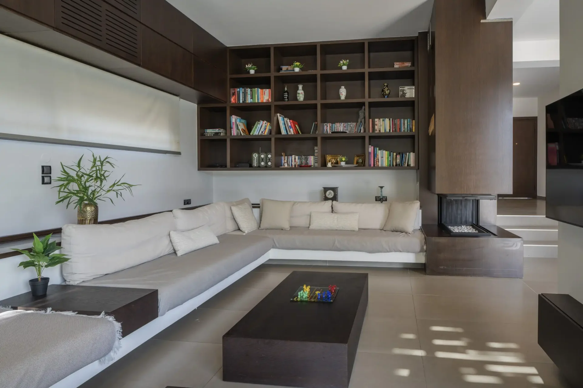 Spacious Luxury Residence with Panoramic Views, Private Pool & Expansive Garden — 1
