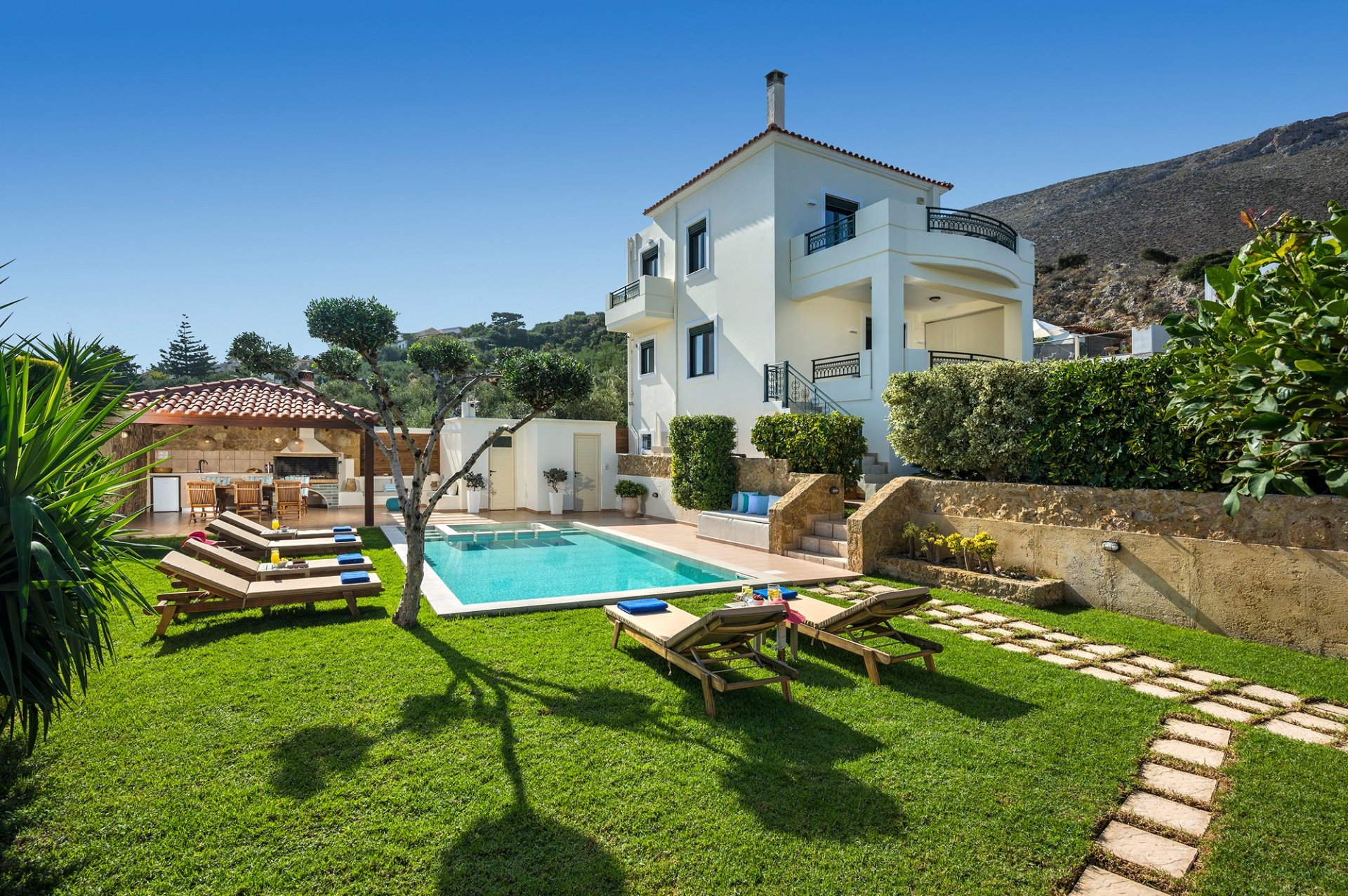 Luxury 4 Bedroom Villa with Pool and Panoramic Views – Fully Furnished & Turn-Key — 1