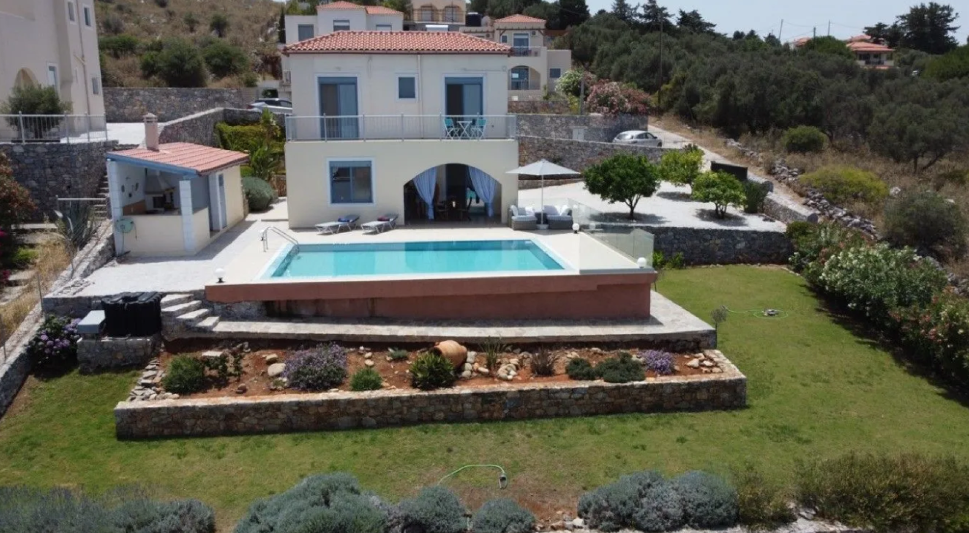 Elegant 2-Bedroom Villa with Infinity Pool & Panoramic Sea Views — 5