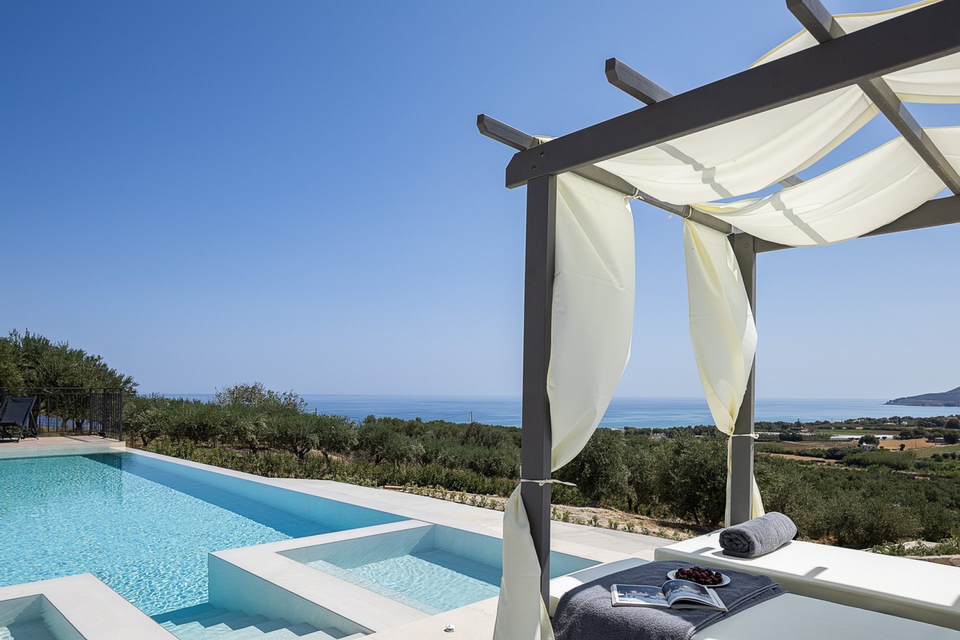 Private Hilltop Villa with Infinity Pool & Panoramic Sea Views and Basketball Court — 5