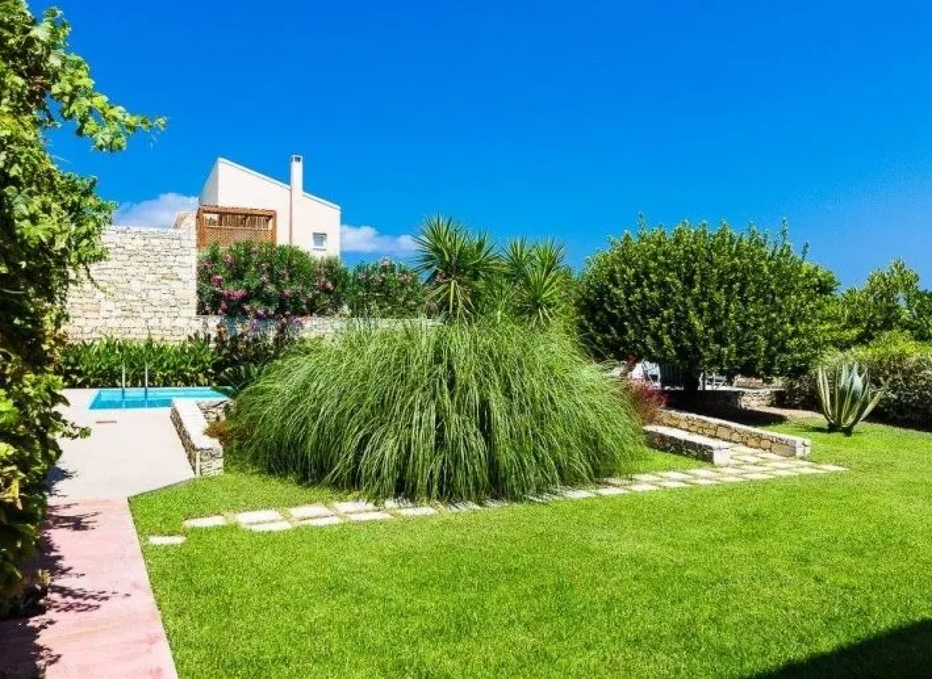 Charming Restored 2-Bedroom Traditional Villa with Private Pool — 1