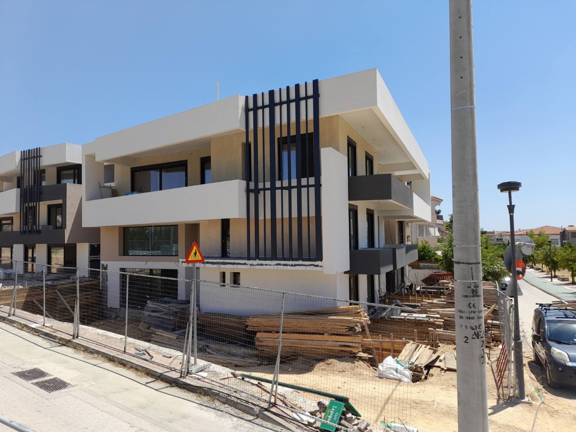 Stylish 3 Bedroom Apartment with 3 Balconies & Elegant Design — 4