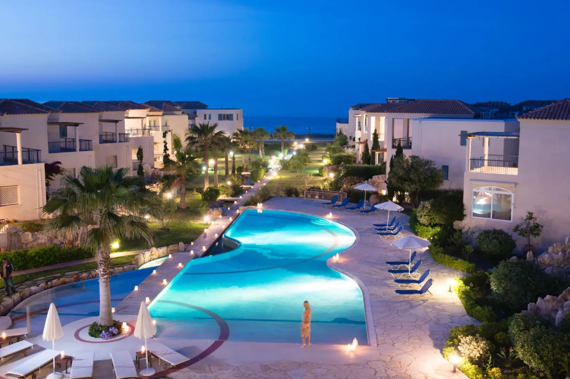 Luxurious Seafront Penthouse with Breathtaking Views — 1